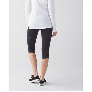 Lululemon In the Flow Crops